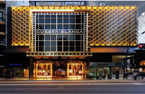 合江门头设计与商业空间的纽带。